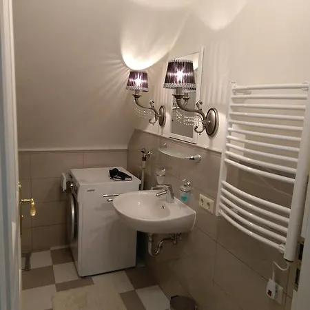 吕特维茨公寓 *